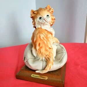 GIUSEPPE ARMANI FIGURINE SCULPTURE CAT KITTY SITTING ON A BOLL FLORENCE VYG 1984